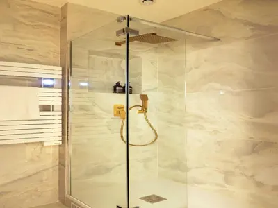 Salle de bains dans l'établissement Elegant apartment - 2BR- 6P- Gare Saint Lazare, cleaning included
