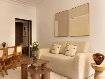 Coin salon dans l'établissement Elegant apartment - 2BR- 6P- Gare Saint Lazare, cleaning included