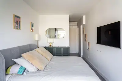 Un ou plusieurs lits dans un hébergement de l'établissement Très bel Appartement Neuilly