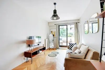 Télévision ou salle de divertissement dans l'établissement Appartement spacieux avec terrasse proche hôpital américain