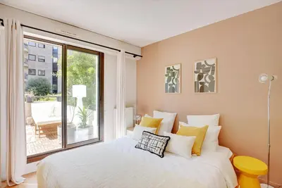 Un ou plusieurs lits dans un hébergement de l'établissement Appartement spacieux avec terrasse proche hôpital américain