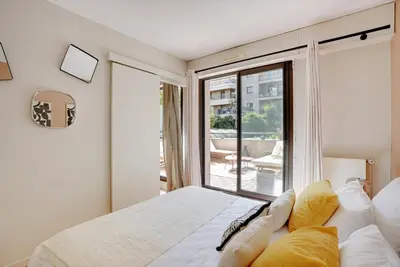 Un ou plusieurs lits dans un hébergement de l'établissement Appartement spacieux avec terrasse proche hôpital américain