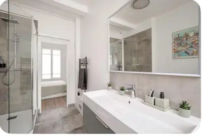 Salle de bains dans l'établissement Charmant appartement décoré proche du parc des expositions