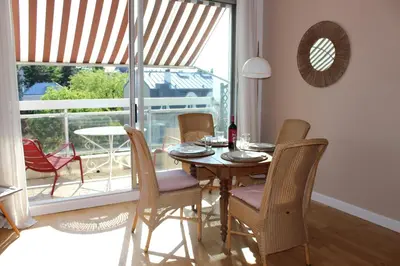 Coin salon dans l'établissement Appartement spacieux aux portes de Paris