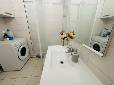 Salle de bains dans l'établissement Apart 300m to Arc de Triomphe