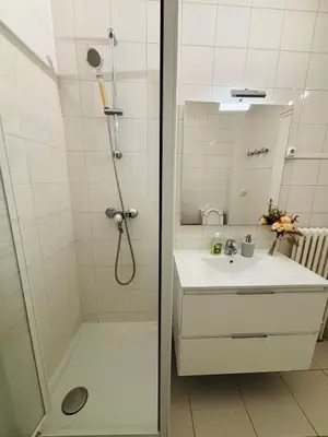 Salle de bains dans l'établissement Apart 300m to Arc de Triomphe