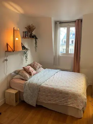 Un ou plusieurs lits dans un hébergement de l'établissement Joli appartement dans le centre de Paris