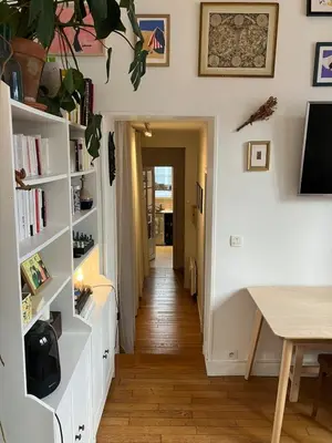Télévision ou salle de divertissement dans l'établissement Joli appartement dans le centre de Paris