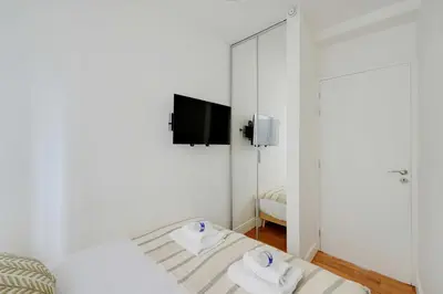 Télévision ou salle de divertissement dans l'établissement Cosy Apartment -1BR-2P- Suresnes