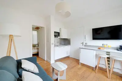 Cuisine ou kitchenette dans l'établissement Cosy Apartment -1BR-2P- Suresnes