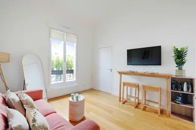 Télévision ou salle de divertissement dans l'établissement Appartement Moderne - 1BR-4P - Suresnes