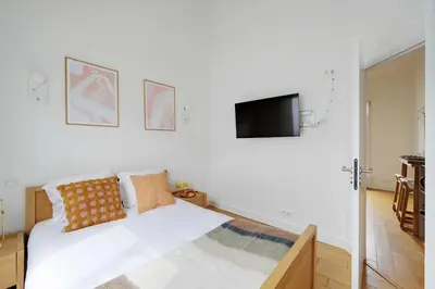 Télévision ou salle de divertissement dans l'établissement Appartement Moderne - 1BR-4P - Suresnes