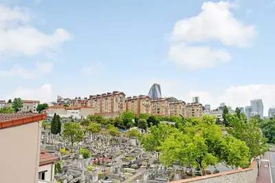 Vue générale sur Suresnes ou vue de la ville depuis l'appartement