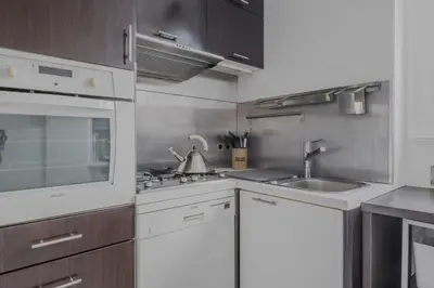 Cuisine ou kitchenette dans l'établissement Magnificent apartment- 2BR 4P- Near Sacré-Cœur