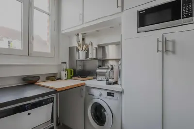 Cuisine ou kitchenette dans l'établissement Magnificent apartment- 2BR 4P- Near Sacré-Cœur