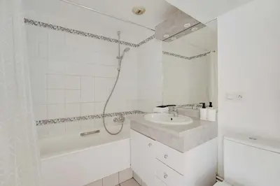 Salle de bains dans l'établissement Modern studio - 2P - Levallois-Perret