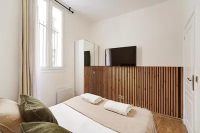 Télévision ou salle de divertissement dans l'établissement 