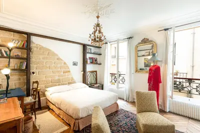 Un ou plusieurs lits dans un hébergement de l'établissement Montmartre Soulful stay Paris