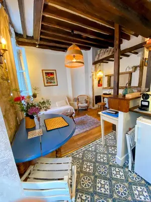 Coin salon dans l'établissement Montmartre Soulful stay Paris