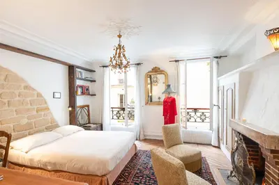 Un ou plusieurs lits dans un hébergement de l'établissement Montmartre Soulful stay Paris