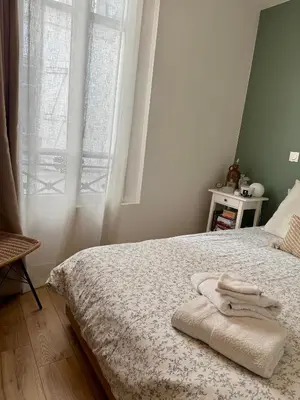 Un ou plusieurs lits dans un hébergement de l'établissement Appartement niché au cœur de Montmartre
