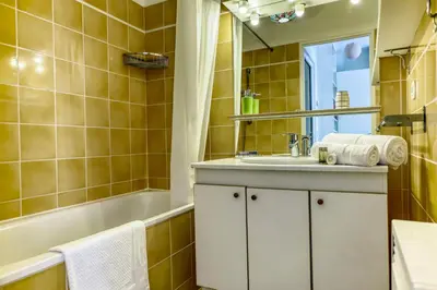 Salle de bains dans l'établissement Appartement Daviel avec sa belle terrasse - Welkeys