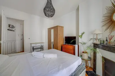 Un ou plusieurs lits dans un hébergement de l'établissement Tiny House Champs Elysées
