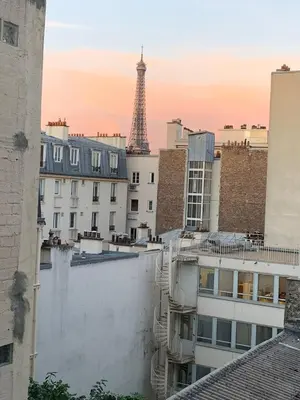 Vue générale sur Paris ou vue de la ville depuis l'appartement
