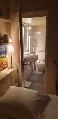 Salle de bains dans l'établissement Transparent Marais