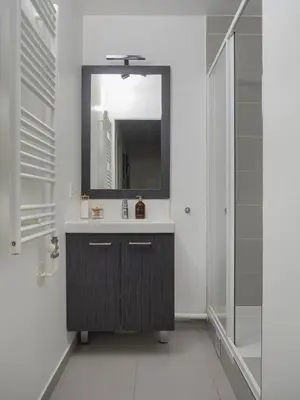 Plan de l'établissement Elegant and Spacious 3-Bedroom Apartment with Private Balcony