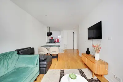 Télévision ou salle de divertissement dans l'établissement La Suite de Chatelet