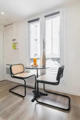 Coin salon dans l'établissement Elegant Studio voltaire- Paris 11 - 2P