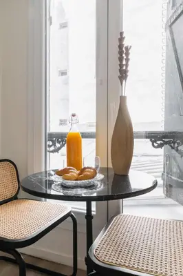 Coin salon dans l'établissement Elegant Studio voltaire- Paris 11 - 2P