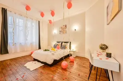 Un ou plusieurs lits dans un hébergement de l'établissement Elegant appartement 3 chambres, 3 salles de bain- Double séjour- Paris 16e- Calme et standing