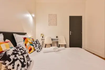 Un ou plusieurs lits dans un hébergement de l'établissement Elegant appartement 3 chambres, 3 salles de bain- Double séjour- Paris 16e- Calme et standing