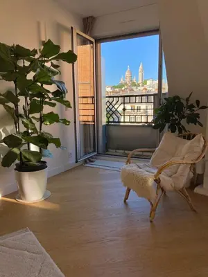 Coin salon dans l'établissement Beautiful kids friendly apartment with Montmartre view