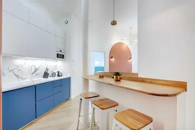 Cuisine ou kitchenette dans l'établissement Parisian stay close to Montmartre - 2BR 8P