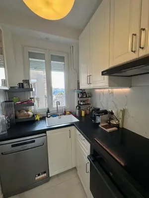 Cuisine ou kitchenette dans l'établissement Your home at the Luxembourg garden