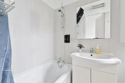 Plan de l'établissement Heart of Paris 1BR-6P Tour Eiffel Free Netflix