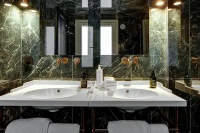 Salle de bains dans l'établissement La suite de luxe Saint Germain