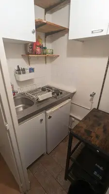 Cuisine ou kitchenette dans l'établissement Charmant studio calme et lumineux à Notre-Dame