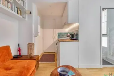 Cuisine ou kitchenette dans l'établissement Folie Regnault 3 - LB - Bright flat near Bastille for 2p