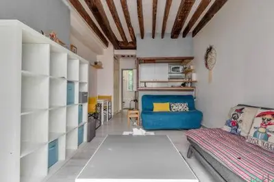 Un ou plusieurs lits dans un hébergement de l'établissement Faubourg Du Temple 2 - CI - Pleasant, light-filled Parisian studio - 2p