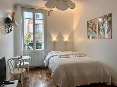 Un ou plusieurs lits dans un hébergement de l'établissement Bright studio on garden