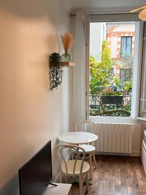Coin salon dans l'établissement Bright studio on garden