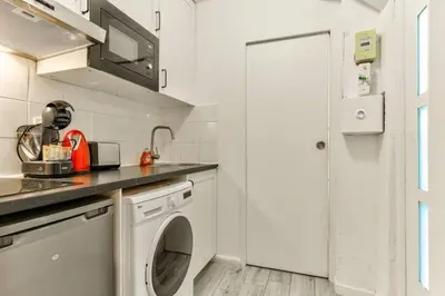 Cuisine ou kitchenette dans l'établissement Cozy studio near Paris