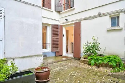 Jardin de l'établissement Cozy studio near Paris
