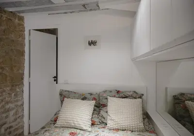 Un ou plusieurs lits dans un hébergement de l'établissement Studio jardin privé paris centre
