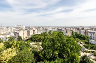 Vue générale sur Paris ou vue de la ville depuis l'appartement