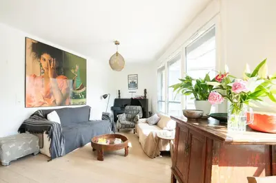 Coin salon dans l'établissement Thionville 2 - KP - Bright apartment for 4 people Paris 19